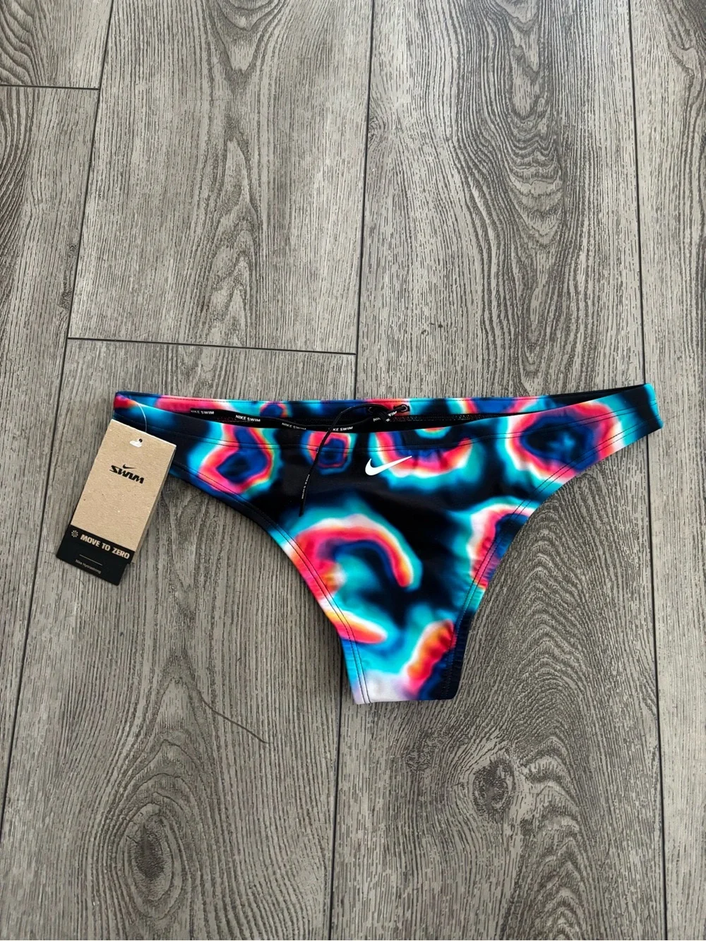 Nike vibrant tie